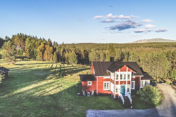 METSÄNVARTIJAN TALO