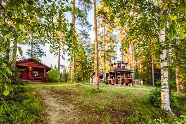 LAUNON LOMAMÖKKI