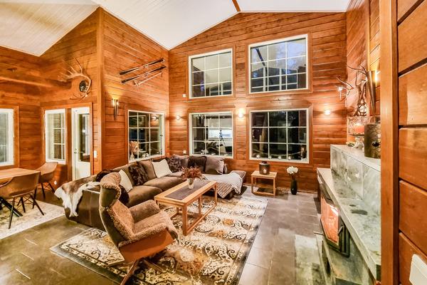 ARCTIC CHALET